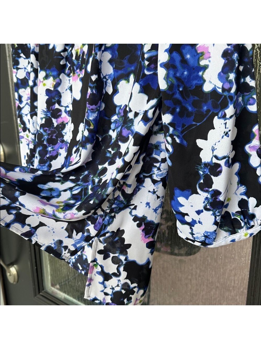 Express Women's Floral Blouse - Blue, Black, and White - Picture 5 of 7